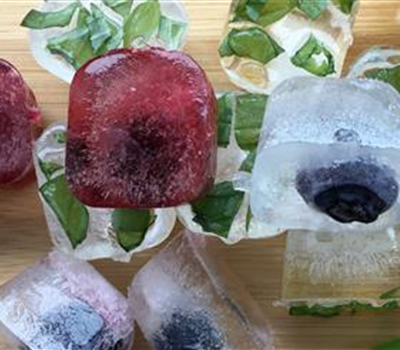 Dekorative Eiswürfel selber machen